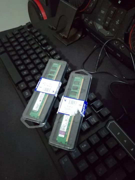 Duas memórias ram DDR3 2GB RAM 
