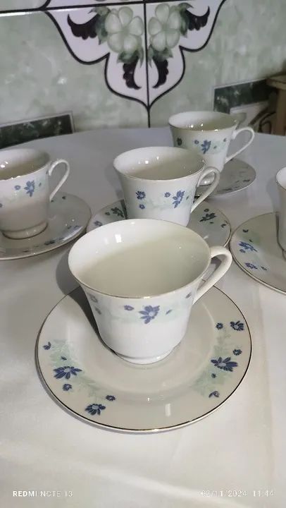 Jogo de Chá com 5 Peças - Flores Delicadas