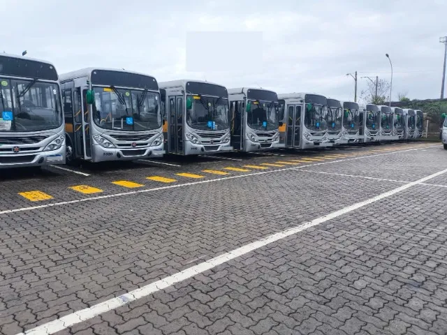 Ônibus Marcopolo MB 1519 ano 2014 com 46 lugares