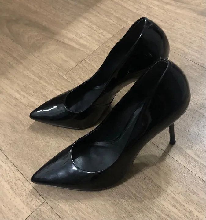 Sapato de salto alto verniz preto - Arezzo