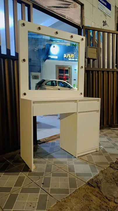 Faça sua encomenda Penteadeira com Espelho e Iluminação
