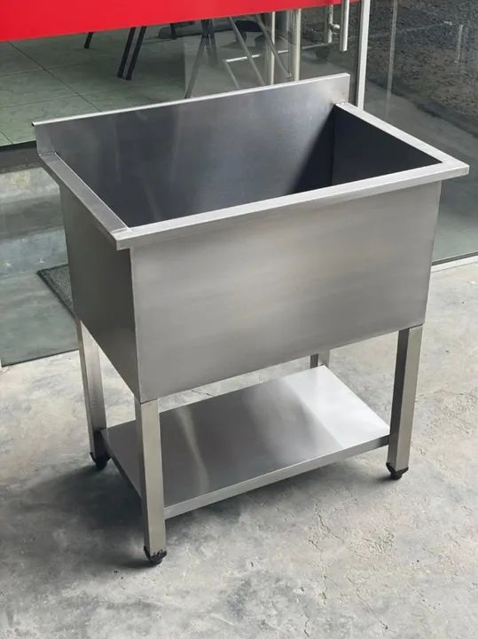 Tanque inox industrial com 80cm de comprimento com prateleira em baixo lisa