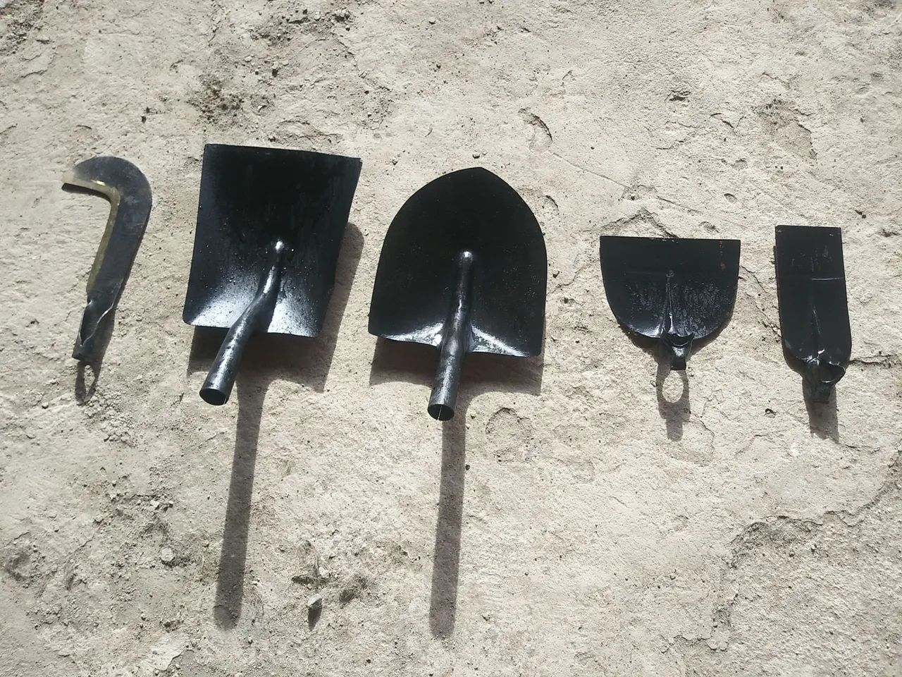  Pá quadrada e de bico Tarza número 4 sem cabo - Foto 2