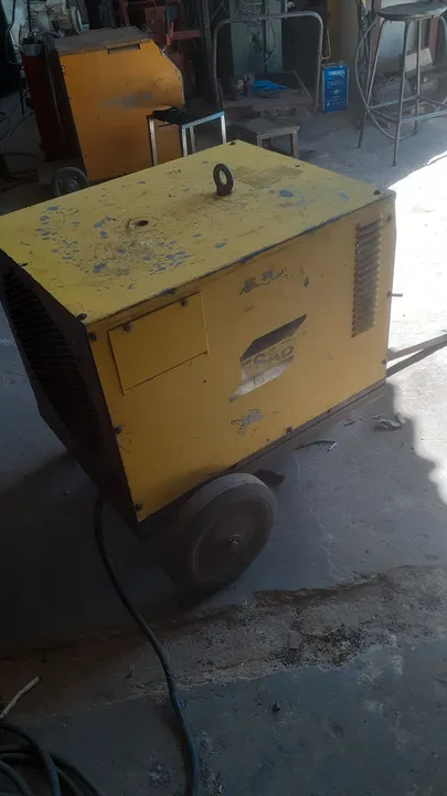 Solda Esab 750A