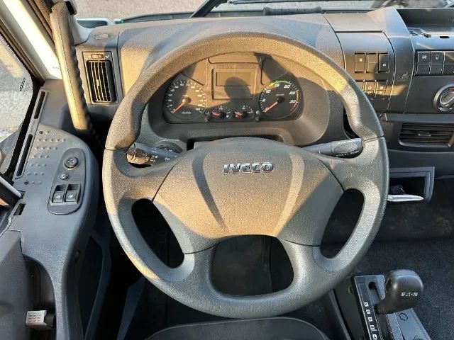 Iveco Tector 24300 Ano 2023 Baú De 9m Cabinado Financia - Foto 7