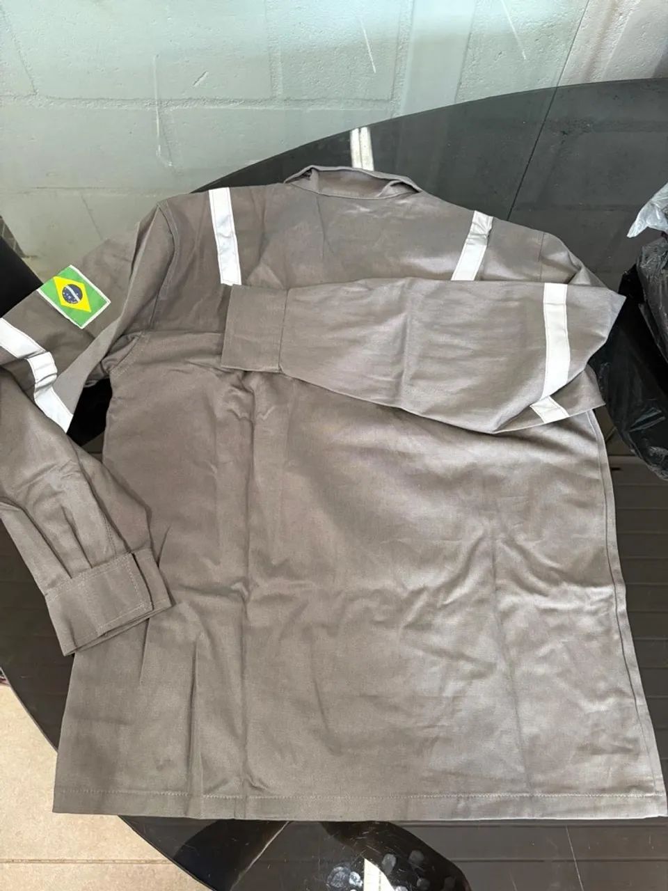 Uniforme de Trabalho com Faixas Refletivas e Bandeira do Brasil - Foto 2