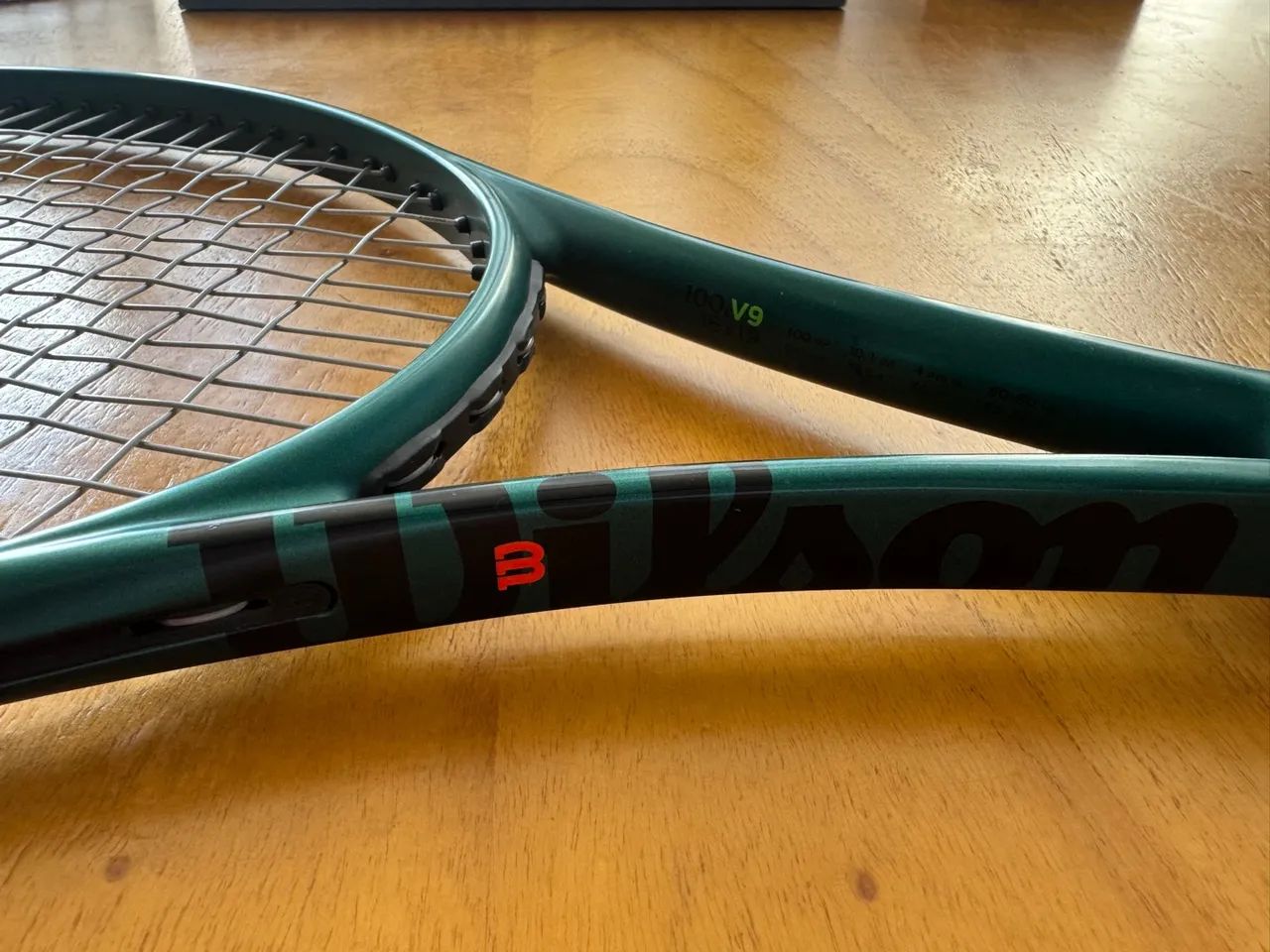 Raquete de Tênis Wilson Blade V9 100L L2 285g - Foto 4