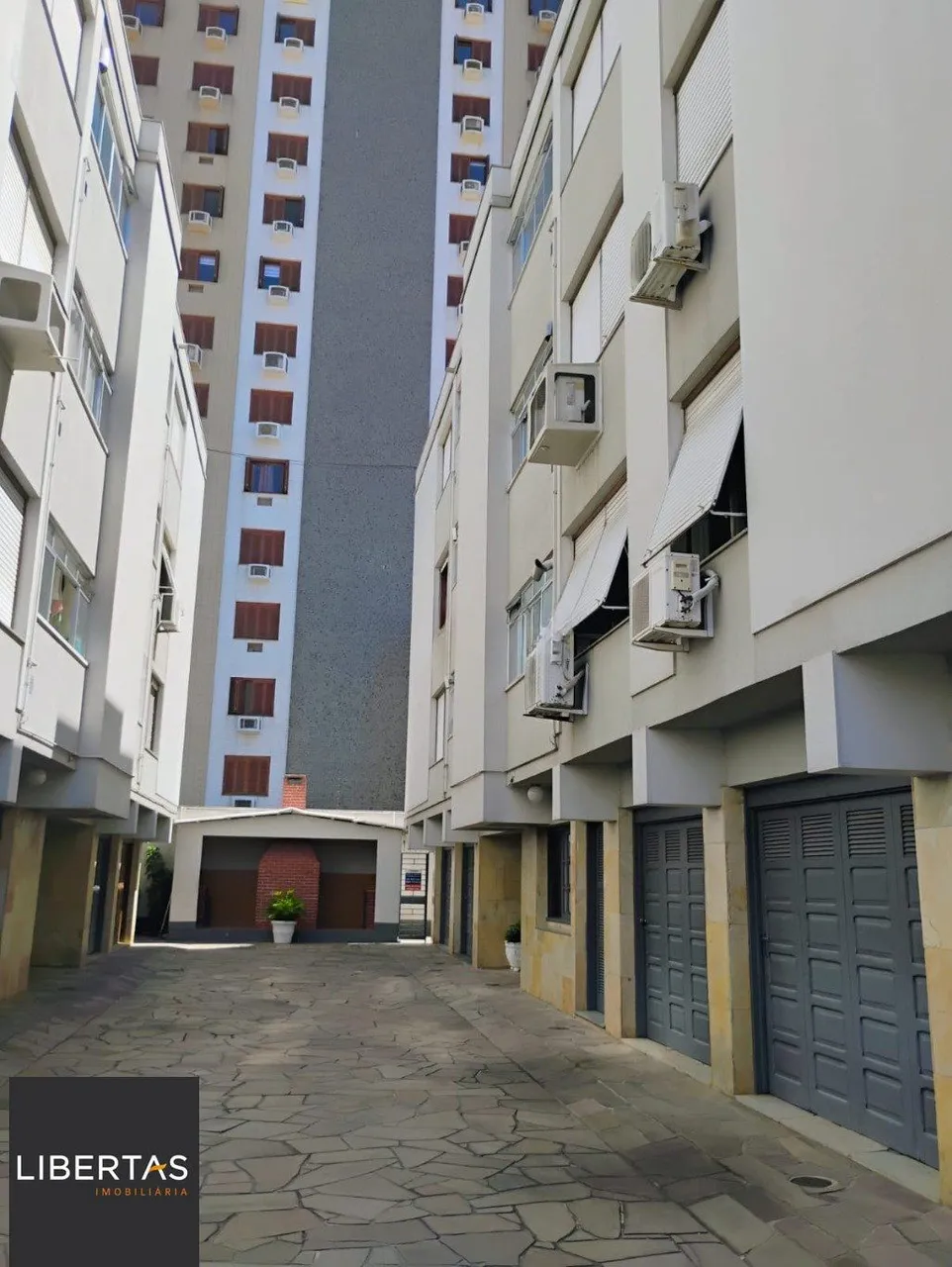 Apartamento com 3 quartos e 2 vagas de garagem no Bairro Jardim Itu/ Planalto.