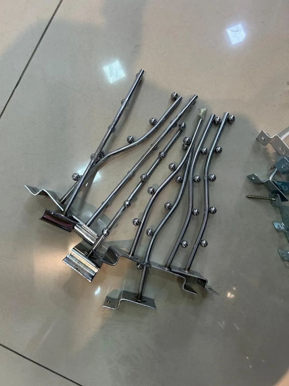 Kit com 7 pçs Cabideiro de Metal Inox para loja.