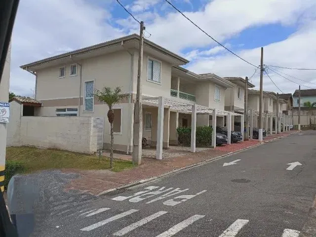 Sobrado em condomínio em Suzano para venda ou locação possui 120 M2 com 4 dormitórios.