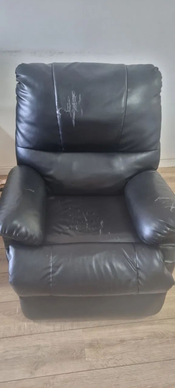 Poltrona Reclinável em Couro sintético  Vibratória  - Conforto e Relaxamento - Foto 5