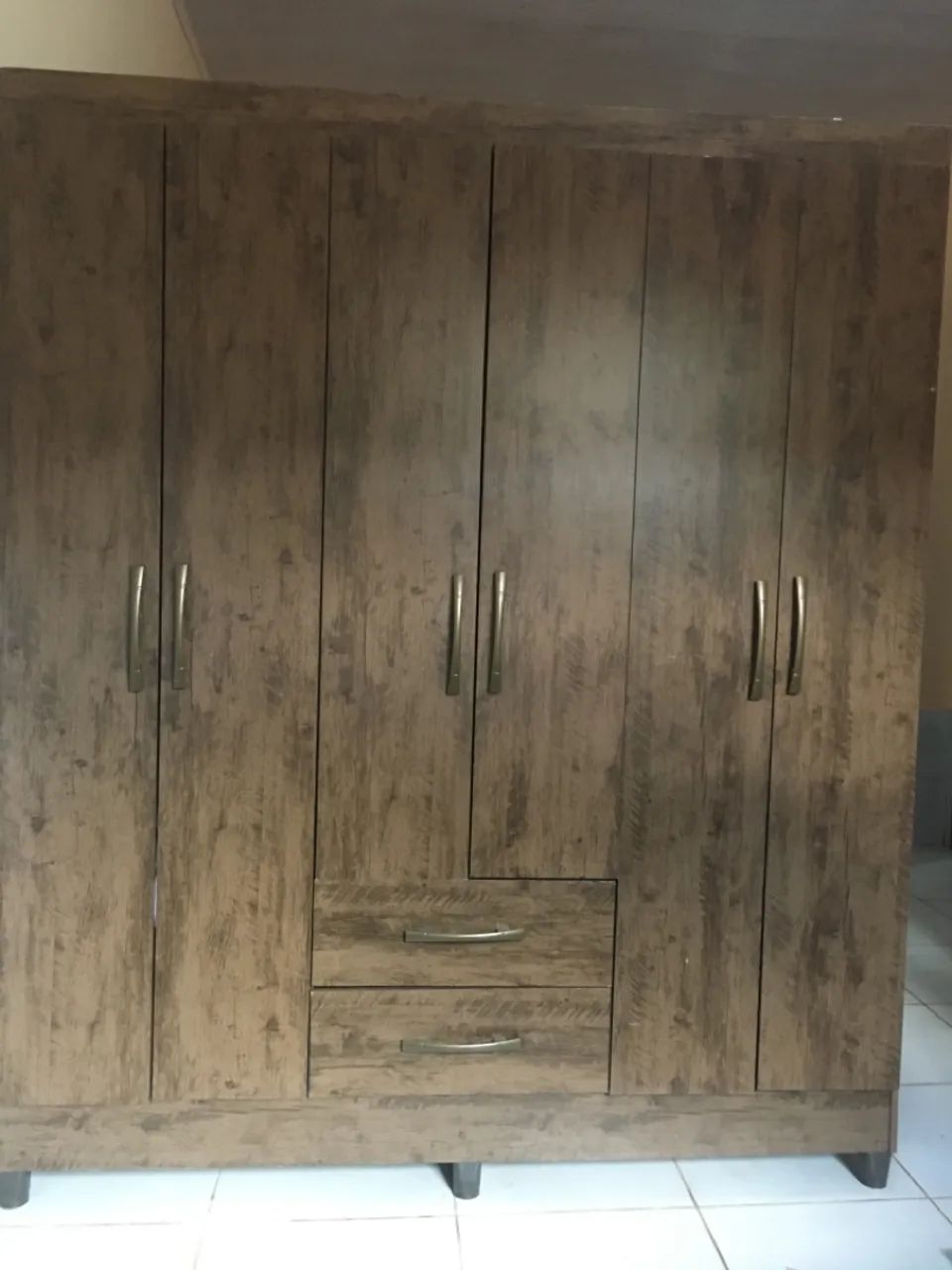 Armário de Madeira com 6 Portas e 2 Gavetas - Foto 2