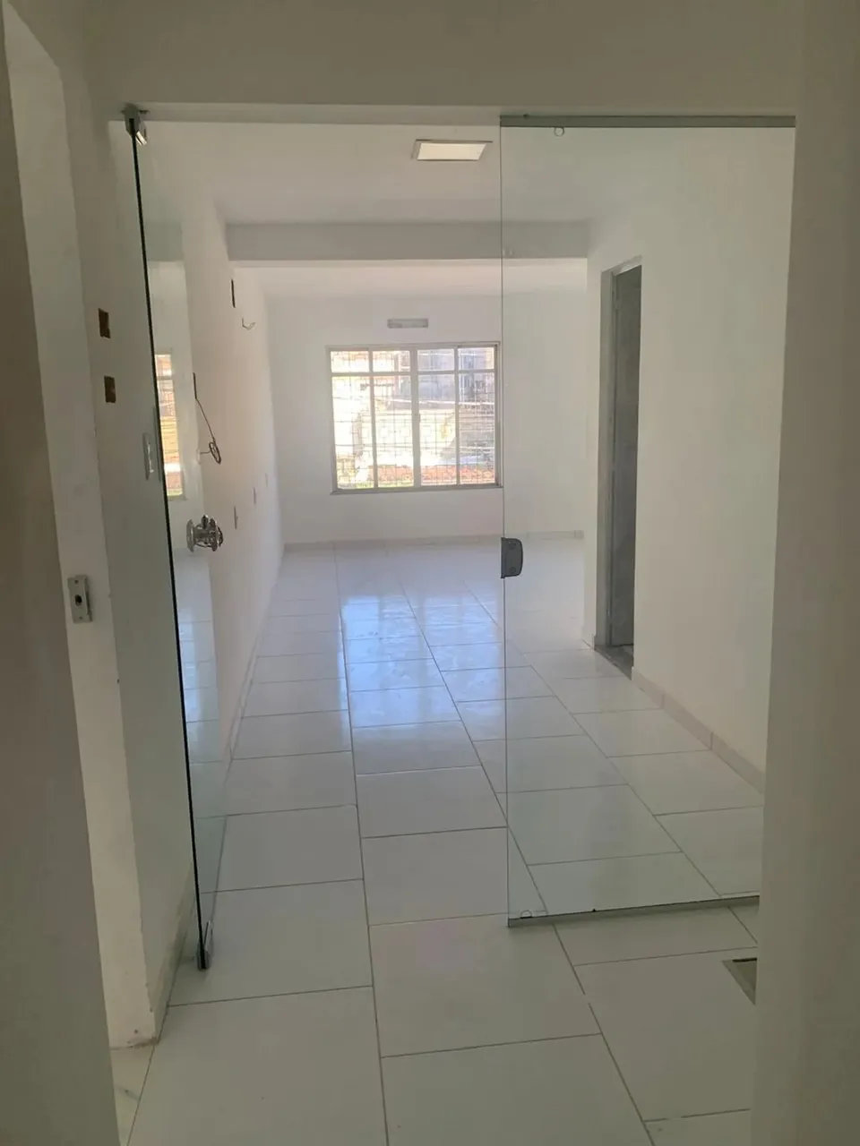 Aluga-se sala comercial com 25m², São Brás