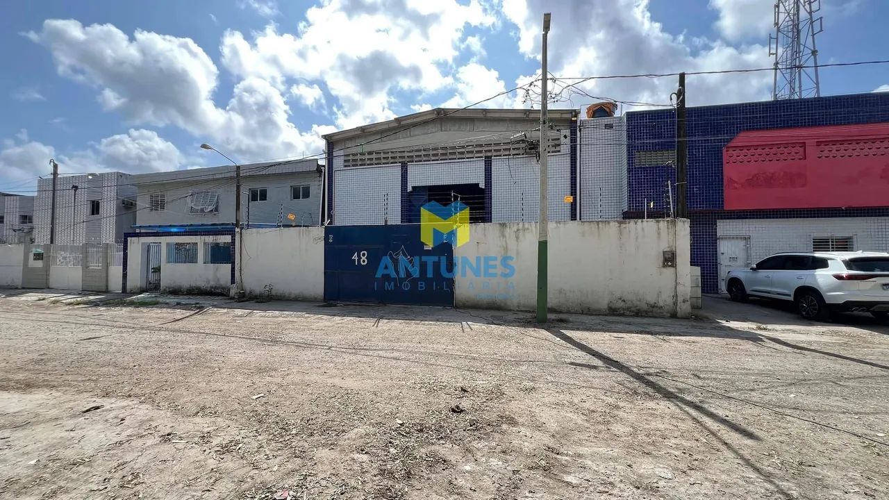 Alugue galpão em Afogados, com aproximadamente 360m². 50m da São Miguel