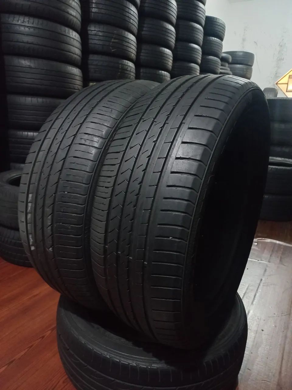Pneu 215/55R18 Winrun. Dois pneus por R$259,00. Disk entrega