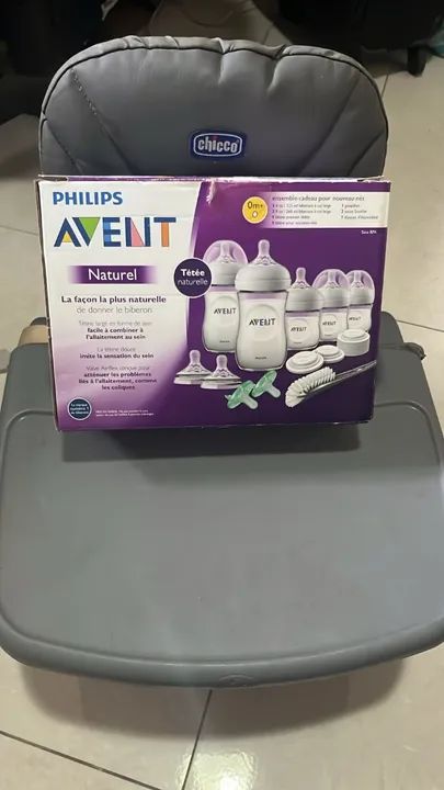 Cadeira alimentação Up To 5 Chicco + Kit Philps Avent 4 Mamadeiras