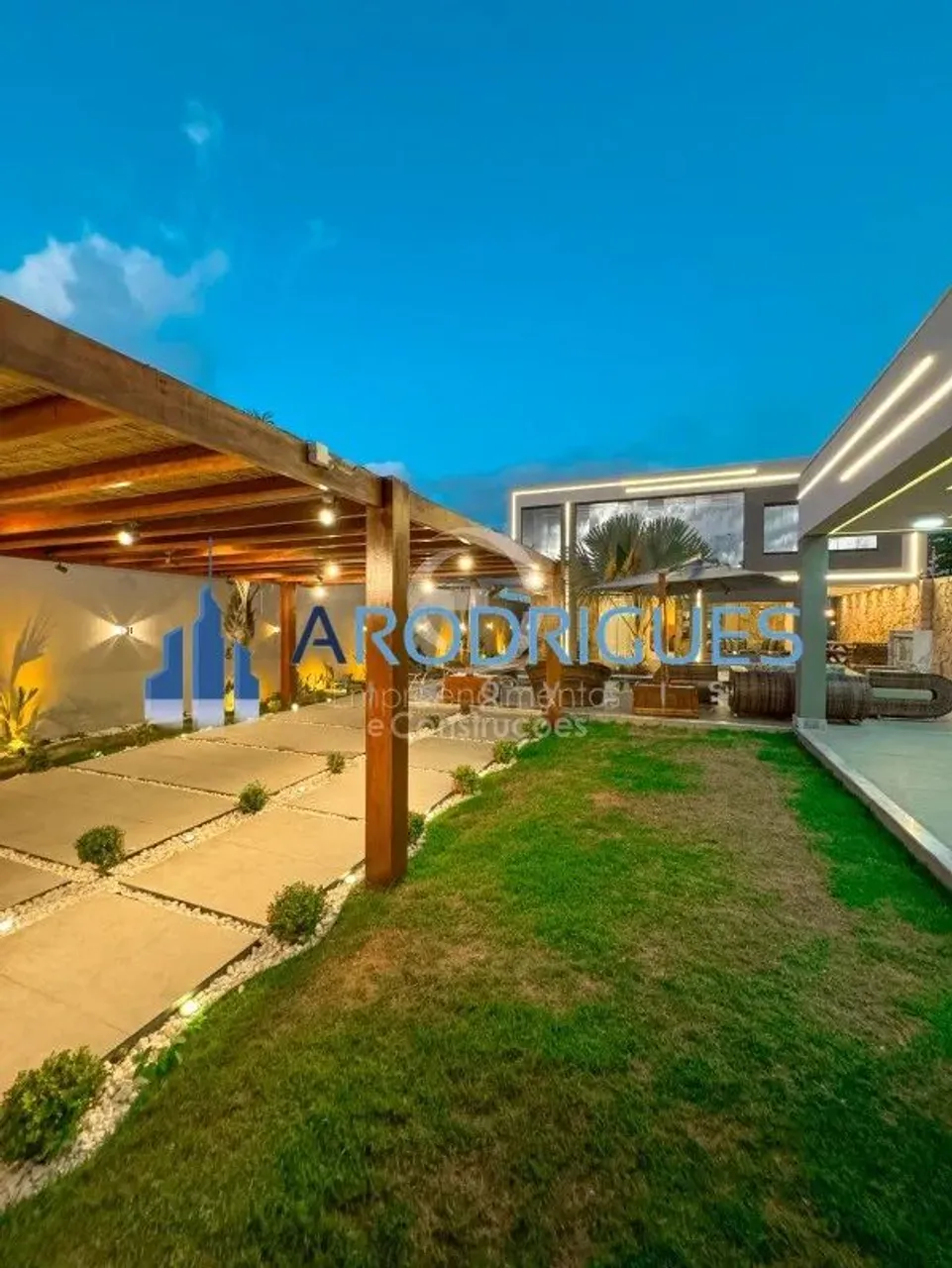 Mansão de Luxo em Barra do Jacuípe: Casa em Condomínio com 5 Quartos, 3 Suítes, 3 Salas, 6