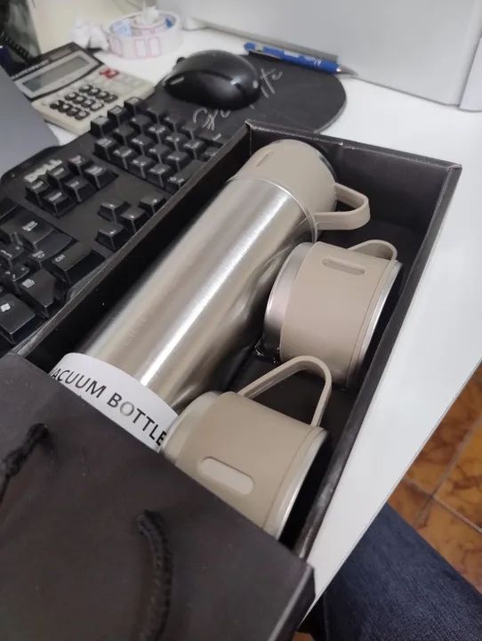 Garrafa Térmica e Canecas Personalizadas - gravação laser - Foto 4