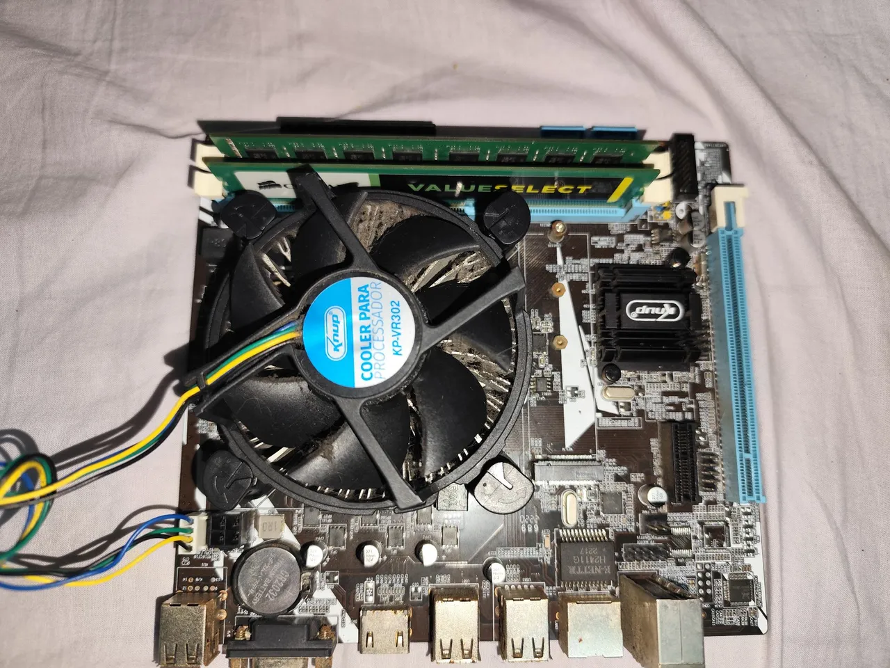 Placa-mãe com processador e memória ram