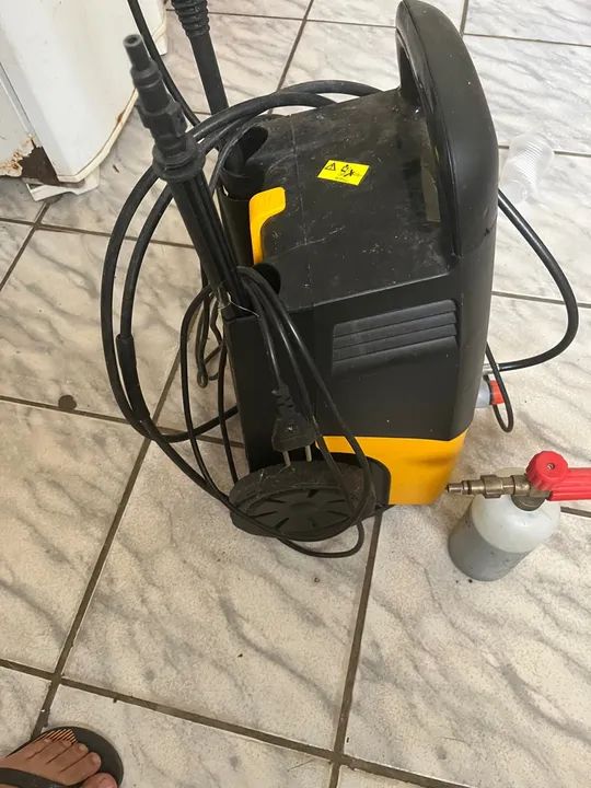 Lavadora de Alta Pressão - Limpeza Profissional - Foto 2