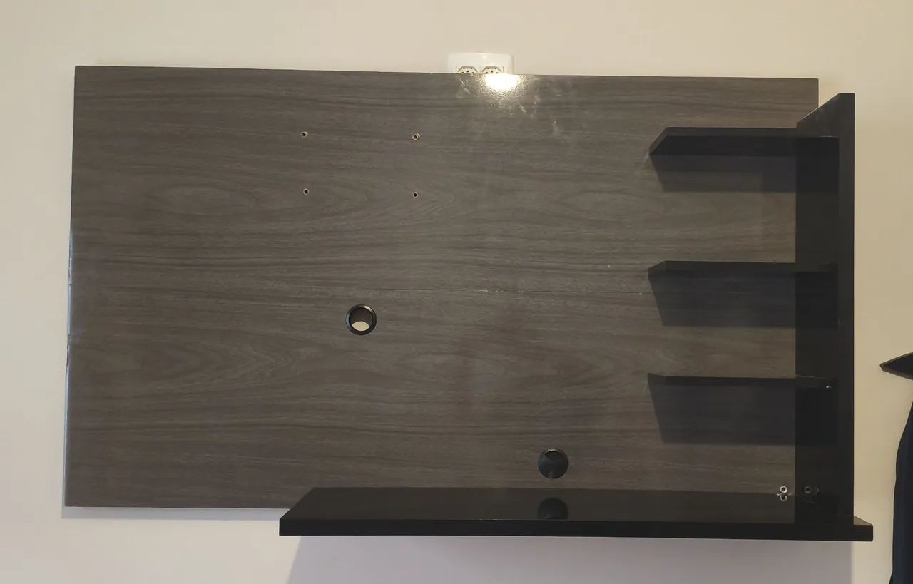 Painel para TV 40 polegadas com prateleiras 