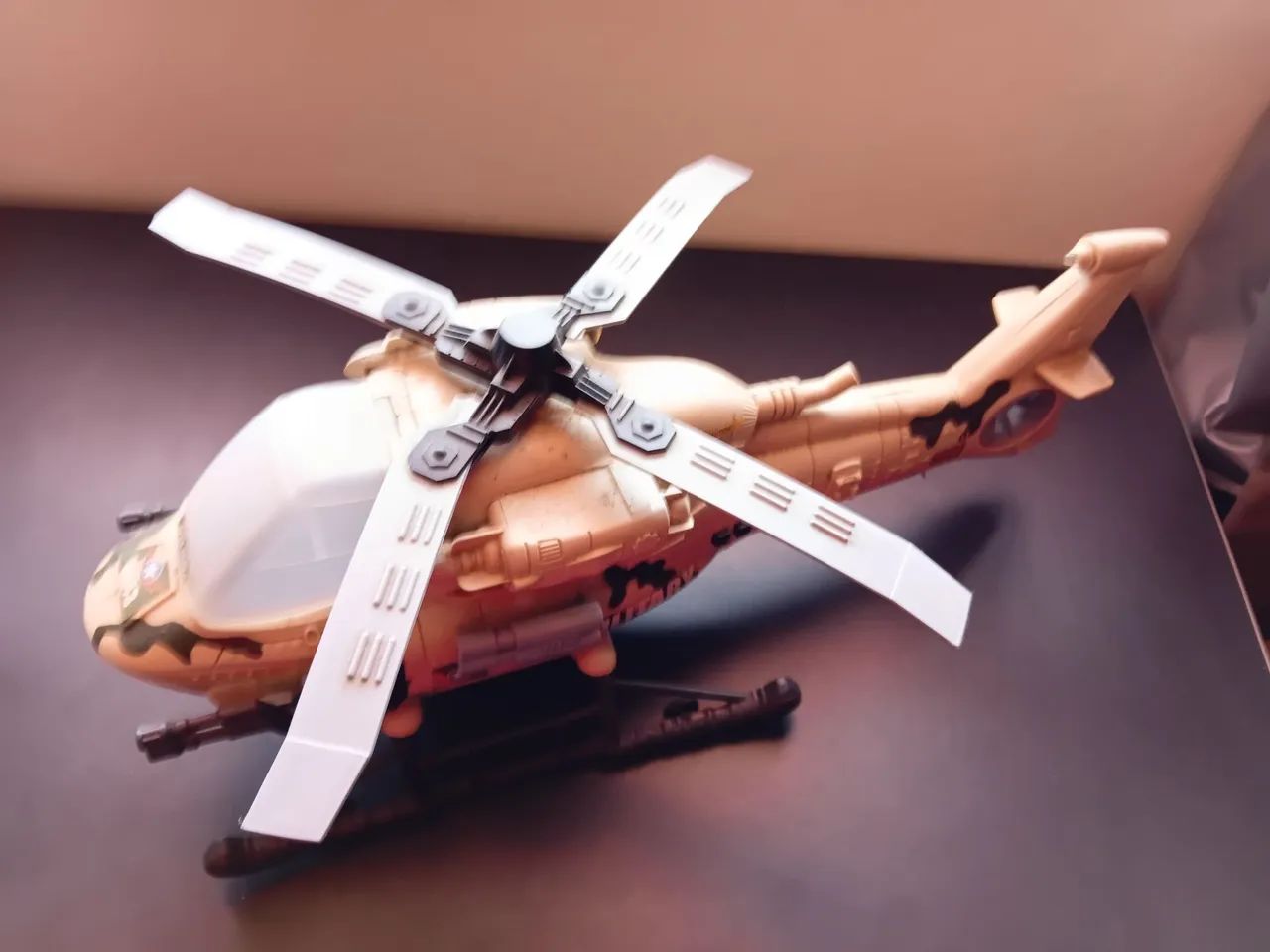 Helicóptero de combate 