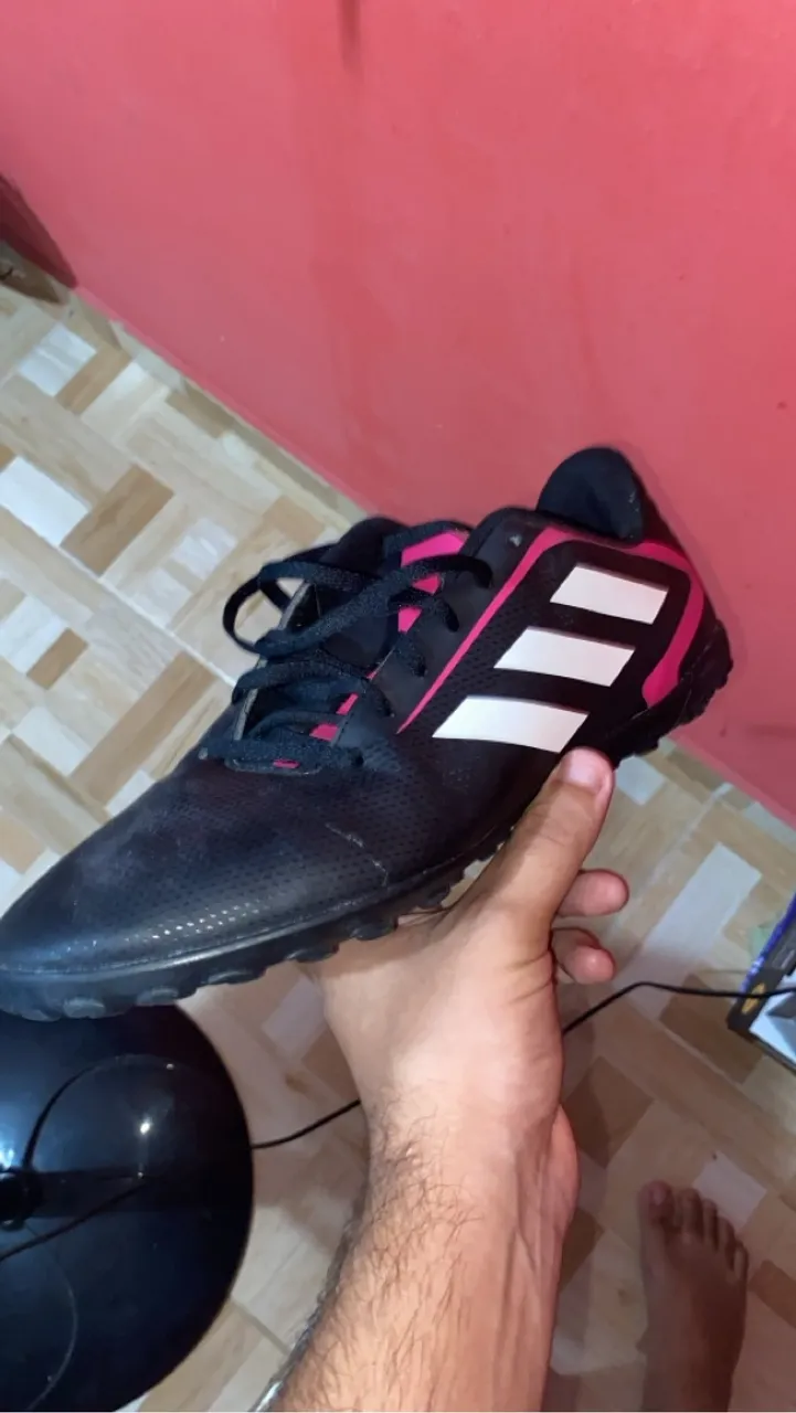 Chuteira Adidas