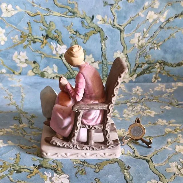 Estatueta de porcelana Norleans Japan, mulher com bebê, 15 cm, década de 1960. Rara!  - Foto 4