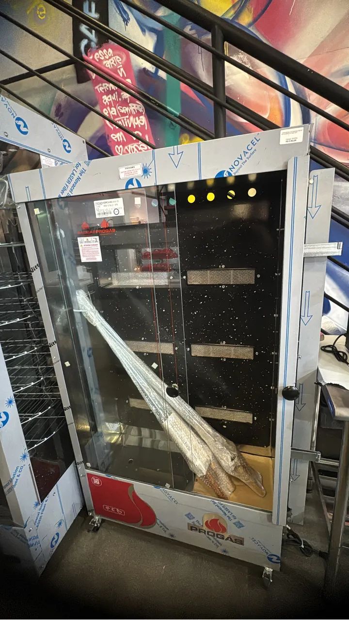 Assadeira de frangos rotativos 6 espetos gás glp nova 