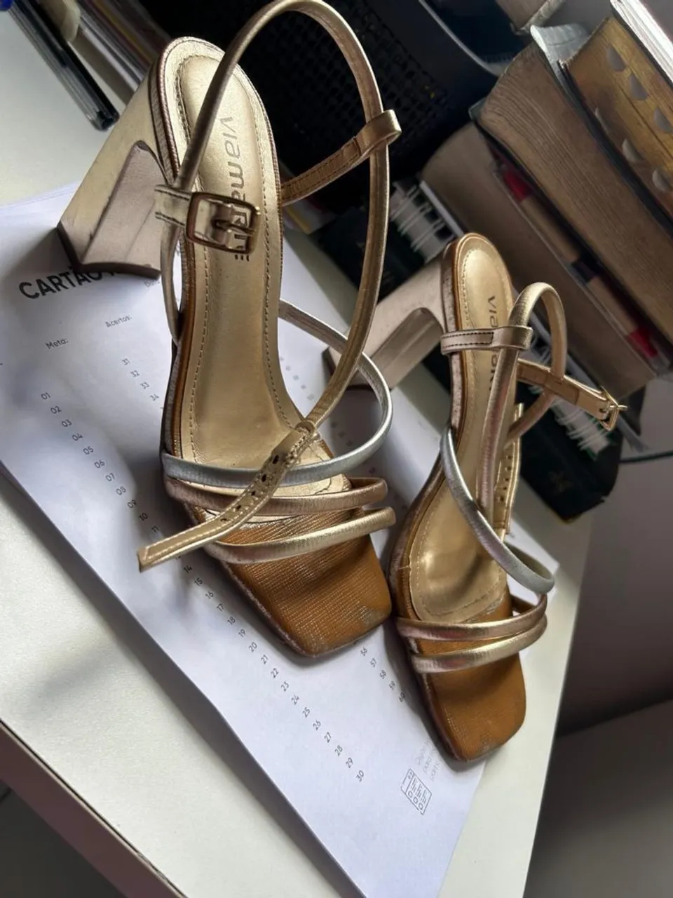 Sapato Feminino Via Marte Dourada e Prateada