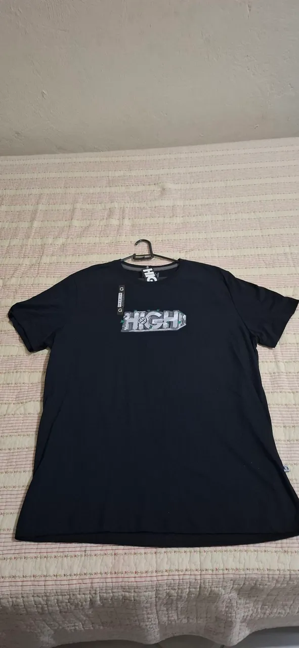 Camiseta High Preta - tamanho G
