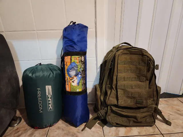 Kit de acampamento (mochila + Barraca + Saco de dormir)