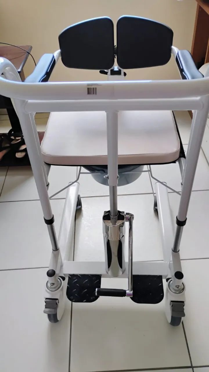 Cadeira de transferência e banho 