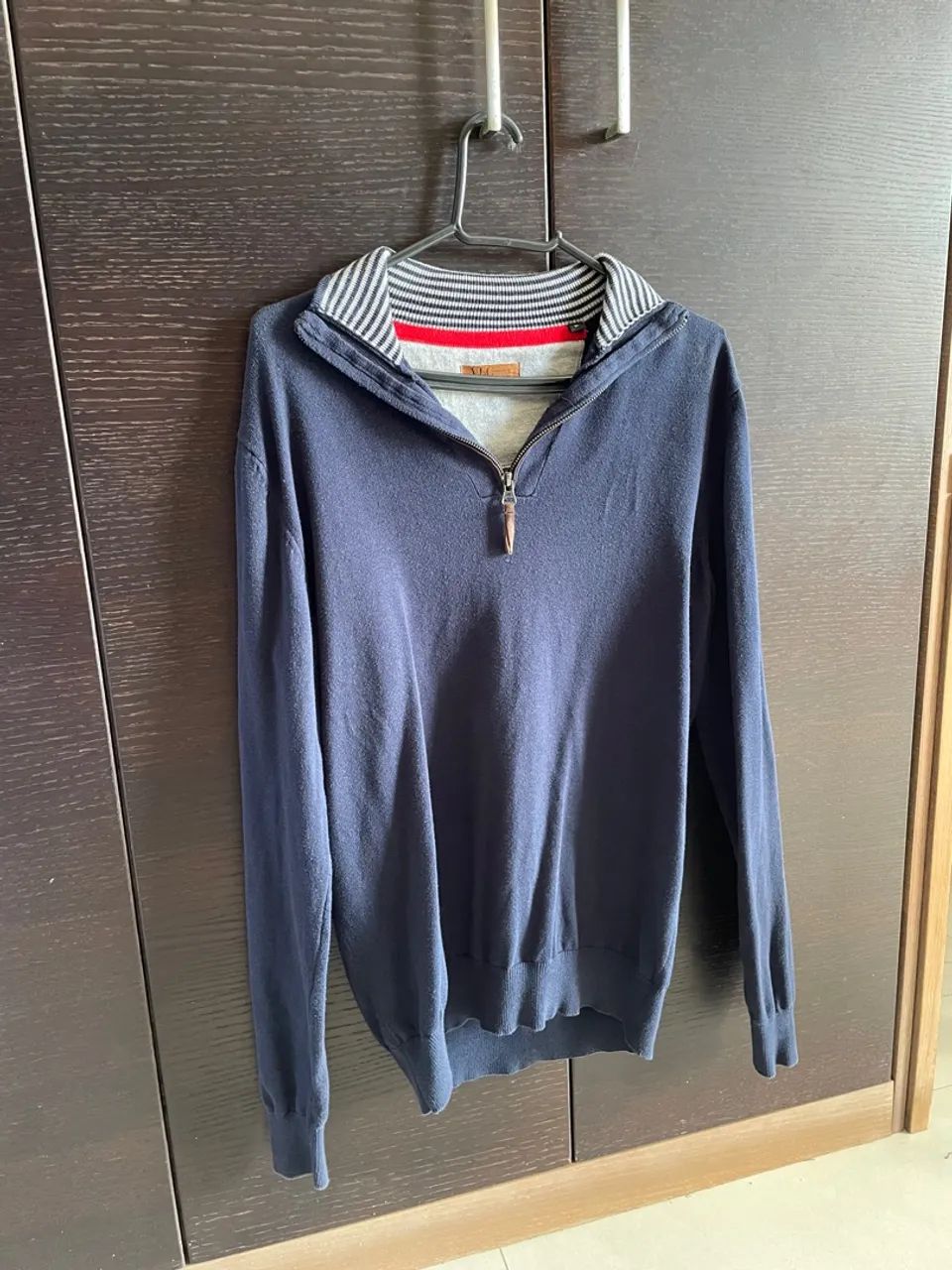 Suéter azul marinho com gola de zíper - Foto 2