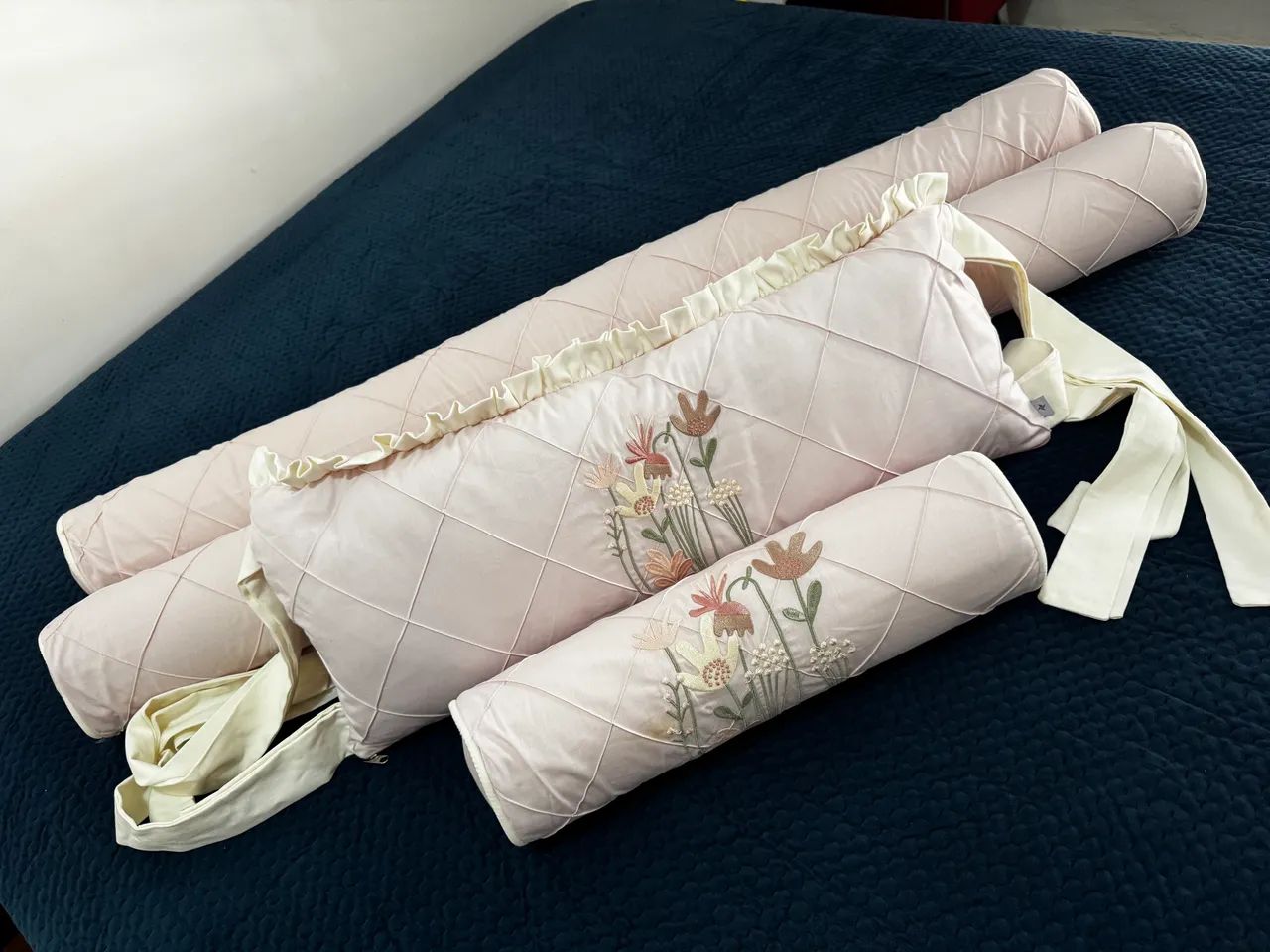 KIT BERÇO PREMIUM CATAVENTO BORDADO - MENINA  - Foto 4