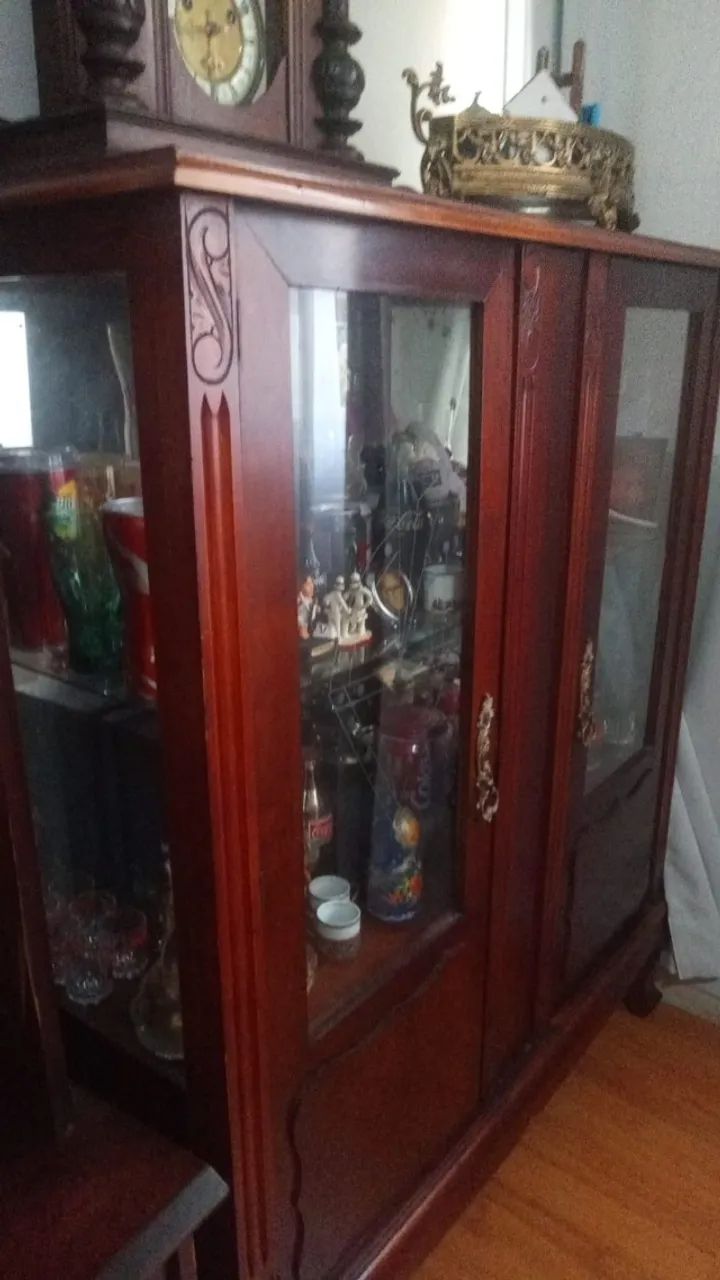 Cristaleira antiga restaurada