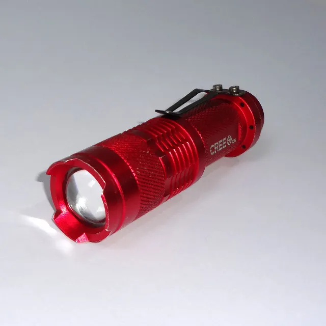 Mini Lanterna Tática UltraFire SK68 CREE Q5 LED com Ajuste de Foco - Vermelha - Usada