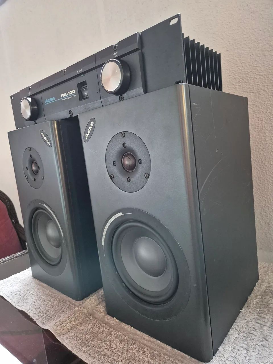 Kit Monitores Alesis One Mk2 e Amplificador RA100 | Referencia Estudio | Completo - Foto 3