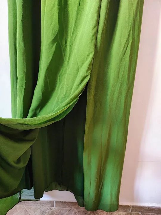 Vestido verde elegante com detalhe floral - Foto 3