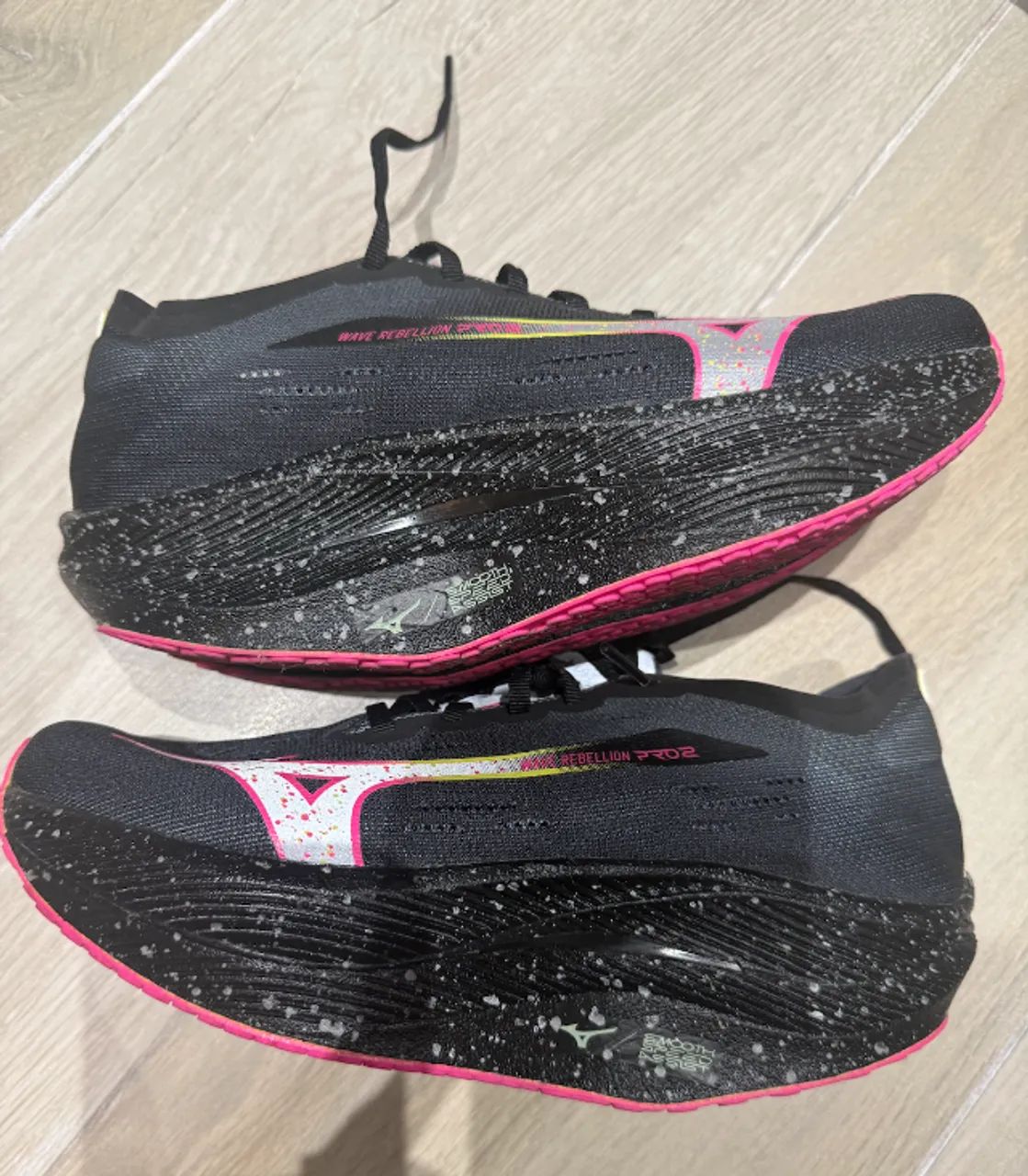 TENIS CORRIDA MIZUNO WAVE REBELLION PRO 2 - Calçados Esportivos