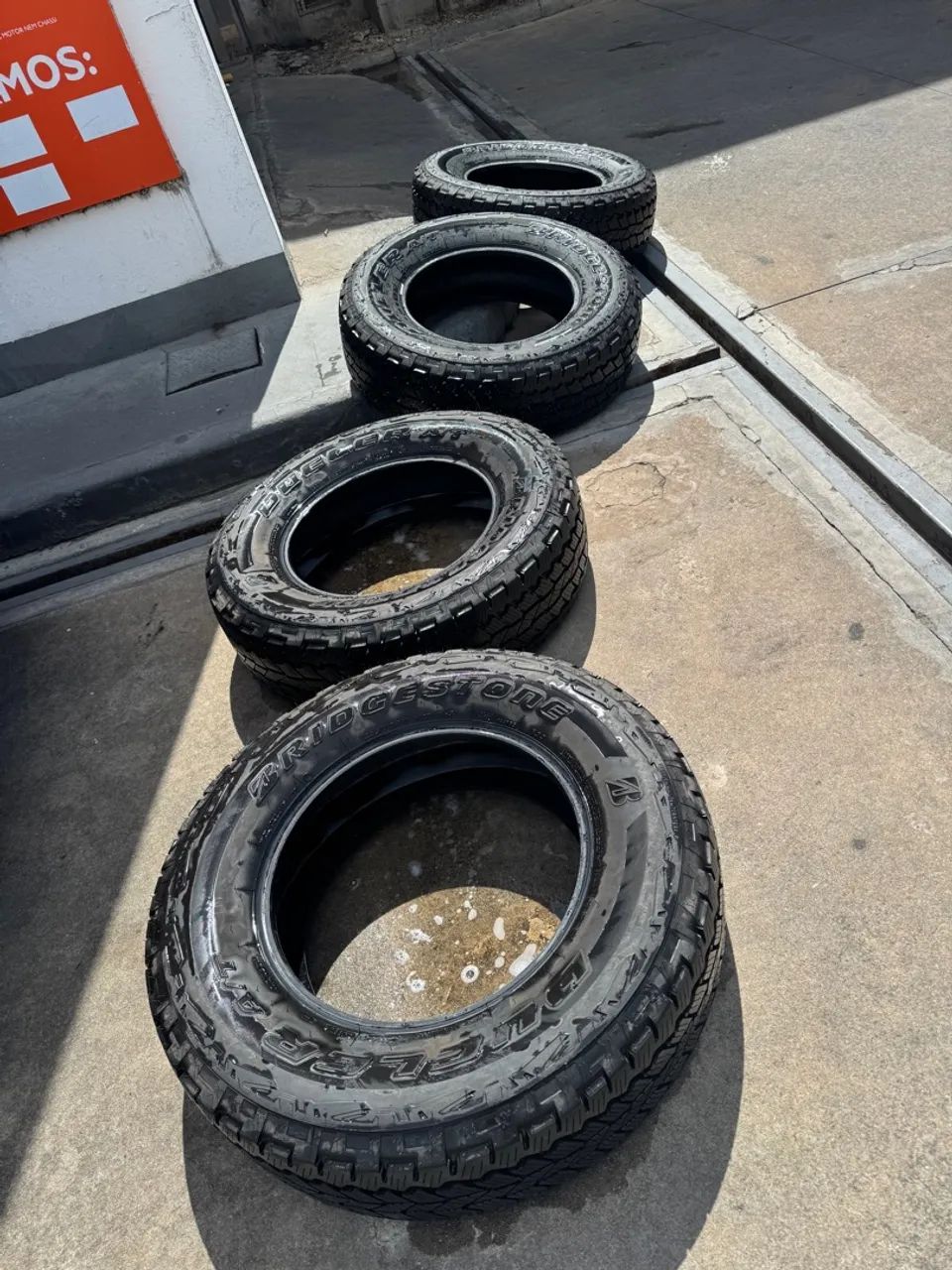 4 pneus Bridgestone 255/70/17 novo - Foto 4