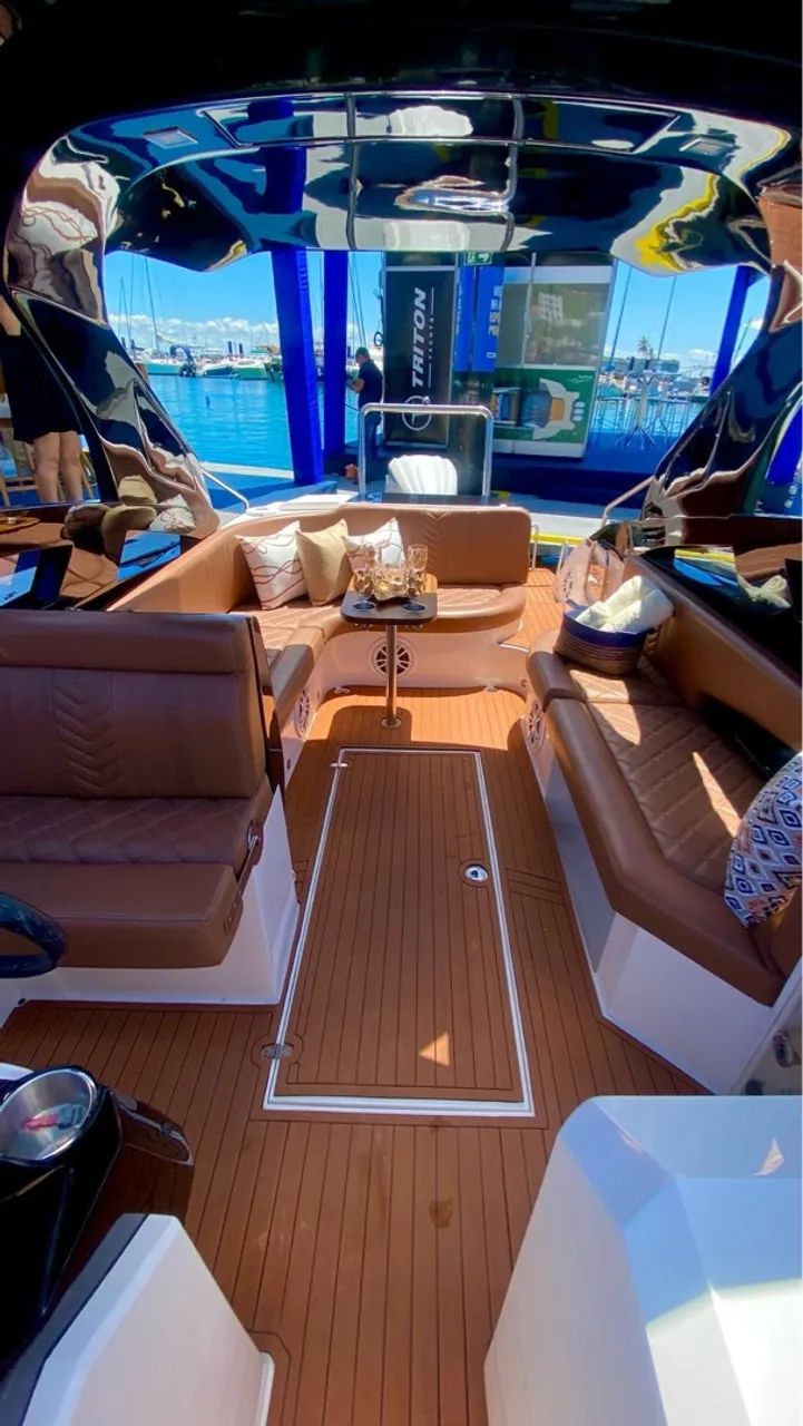 LANCHA AZOV 260 - CONFORTO, ESPAÇO E ELEGÂNCJA - Foto 2