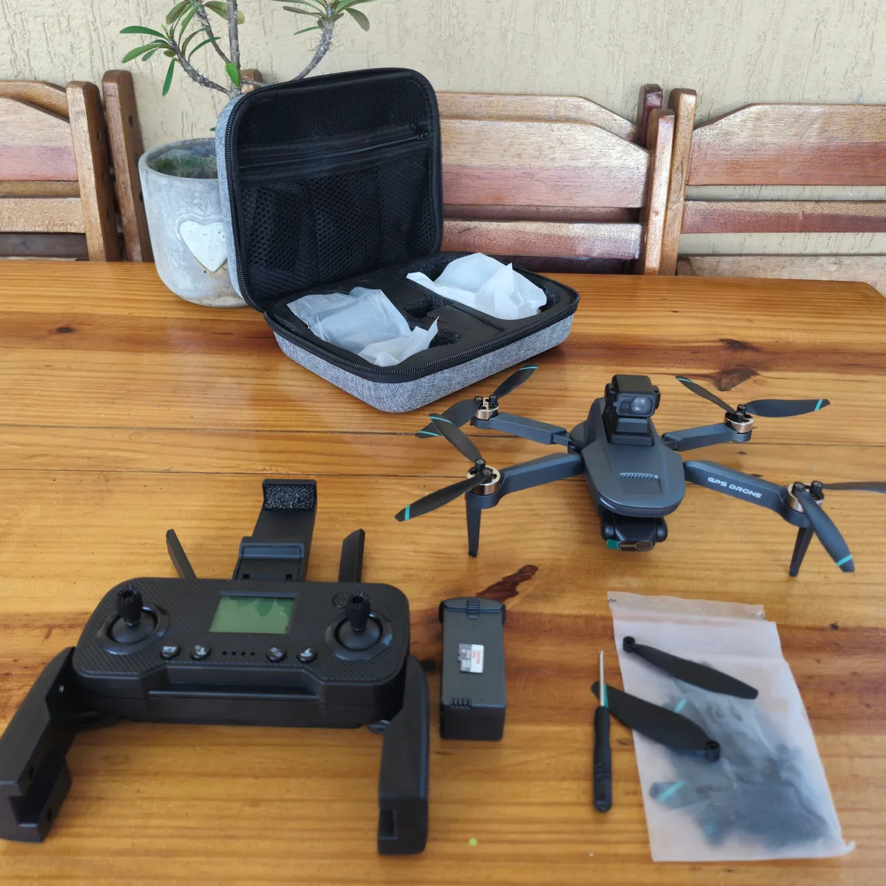 Drone GPS com câmera 4K - Novo na caixa. Cartão 32gb + Case. Melhor custo benefício.