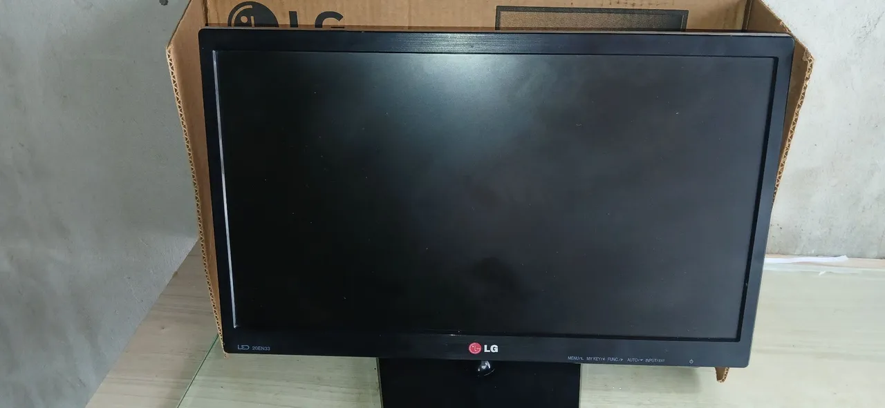 Monitor LG 19,5 polegadas LED funcionado sem fonte