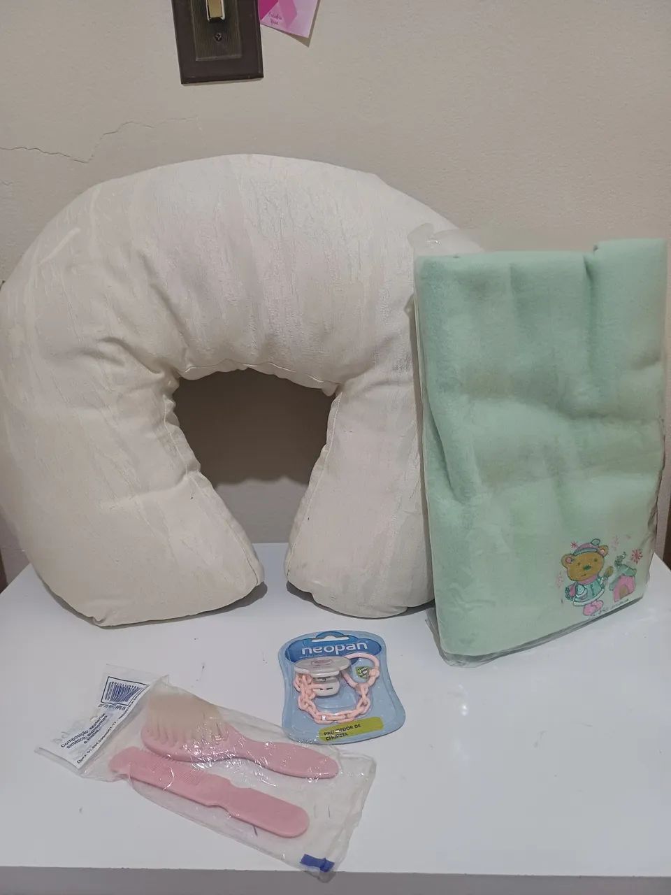 Kit de bebê almofada de amamentação, prendedor de chupetas neopan, manta e kit da dielu  - Foto 2
