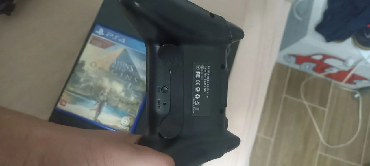 SÓ VENDA!! Playstation 4 fat com Controle pro e Jogo - Foto 3