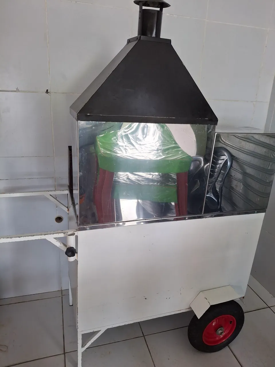 Carrinho de churrasco portátil com chaminé