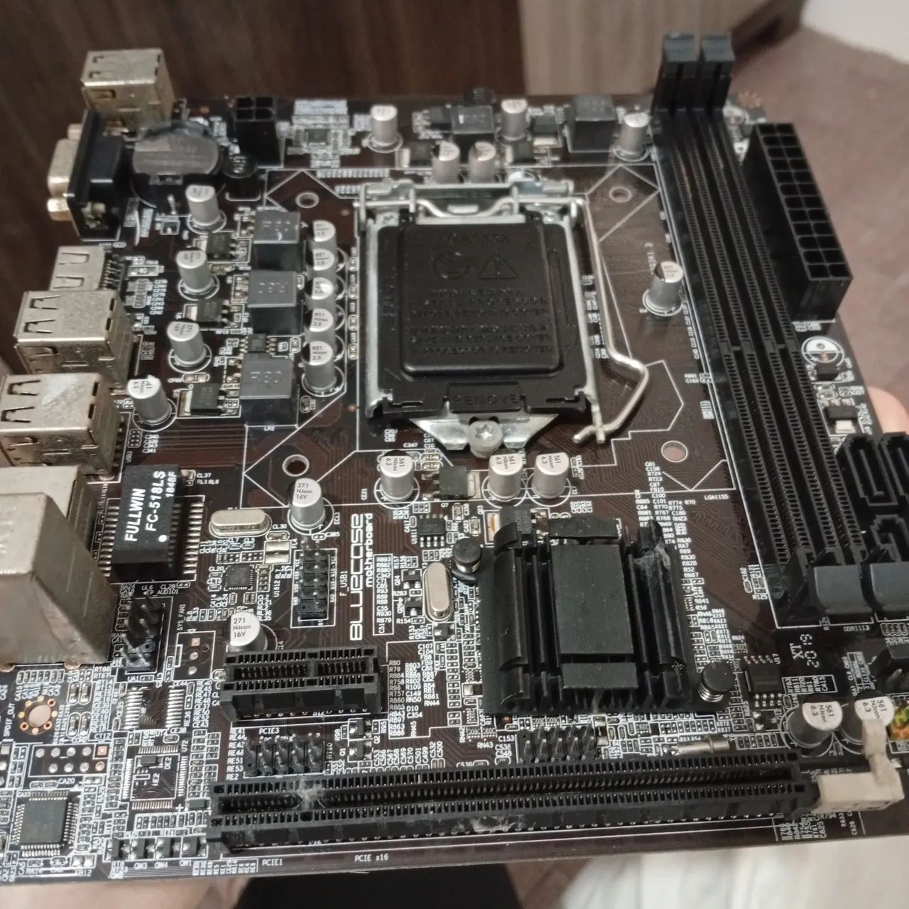 Placa-Mãe Bluecase H81 Intel LGA1150 para conserto ou retirar peça - Foto 4