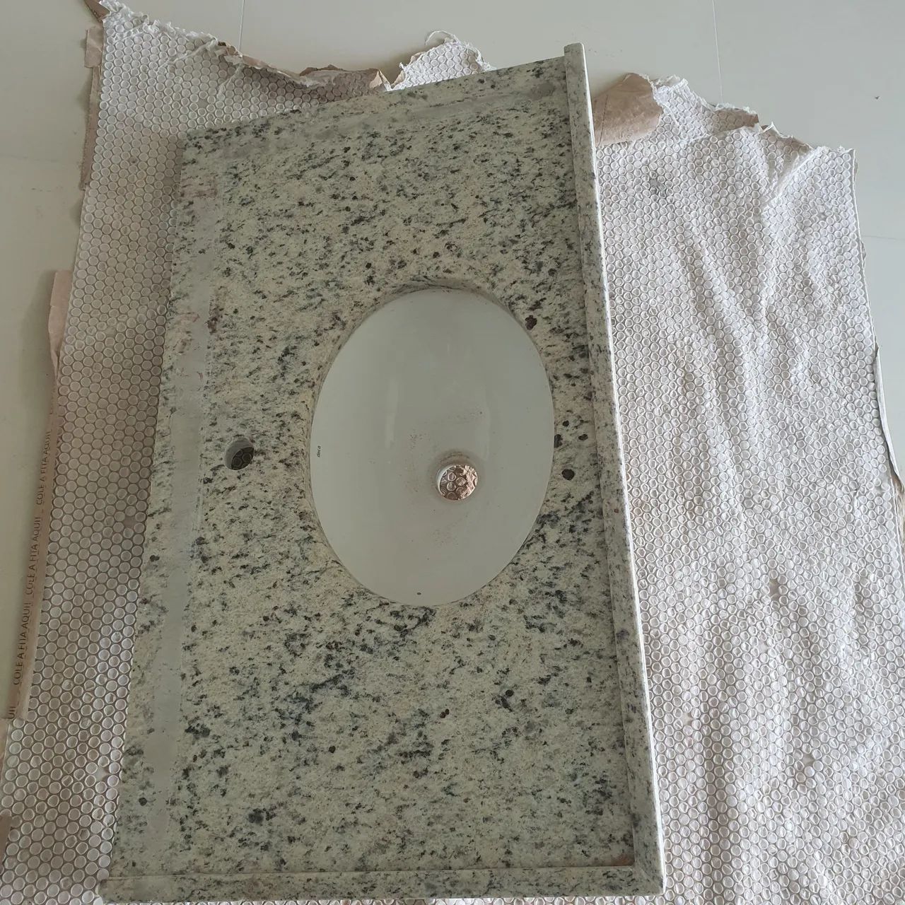 Bancada de granito com cuba embutida média 