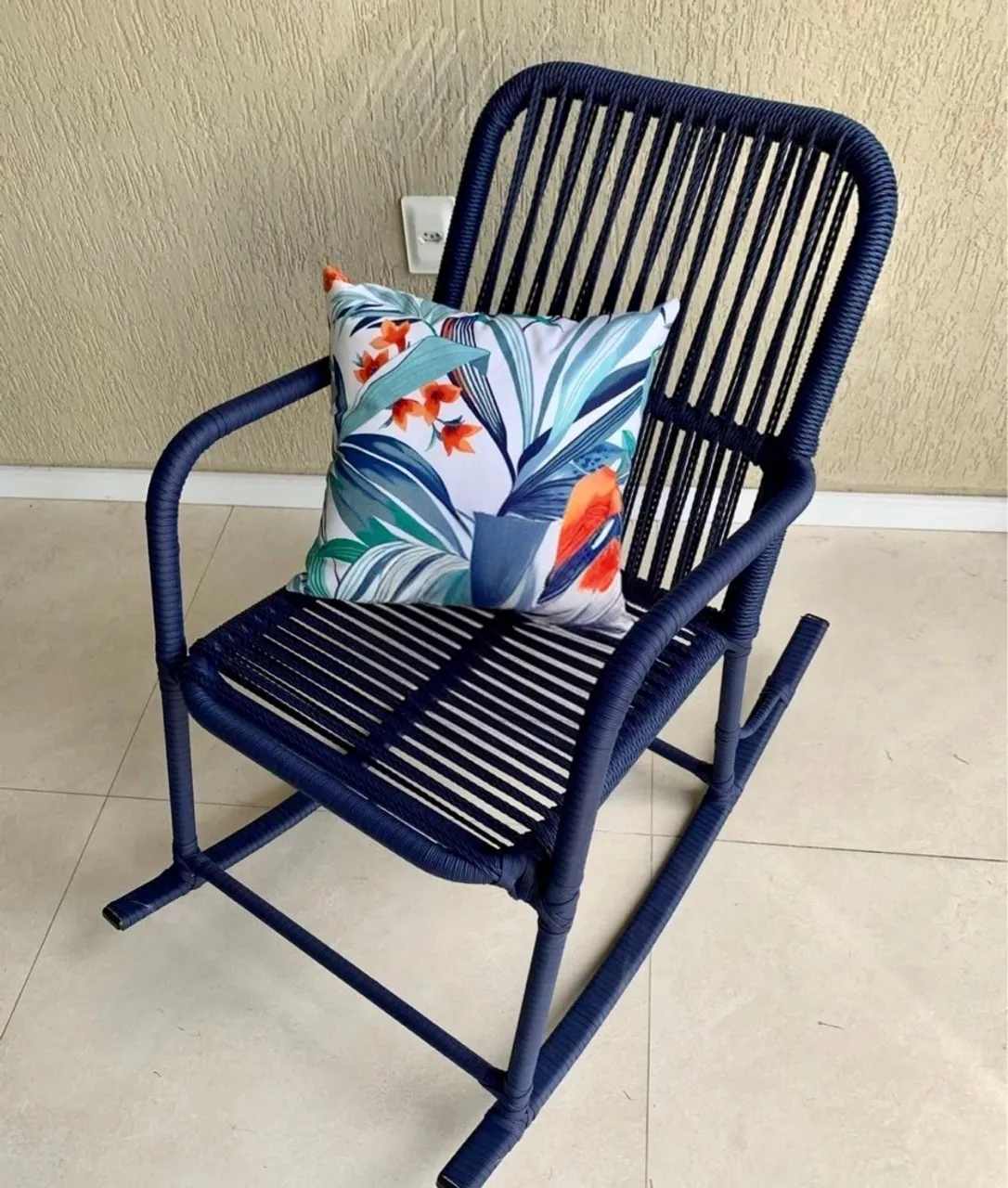 Poltrona de balanço em corda náutica azul